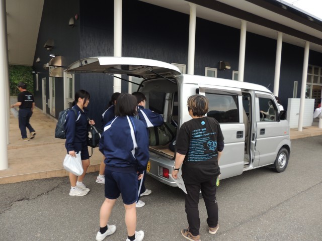 民泊家庭へ移動