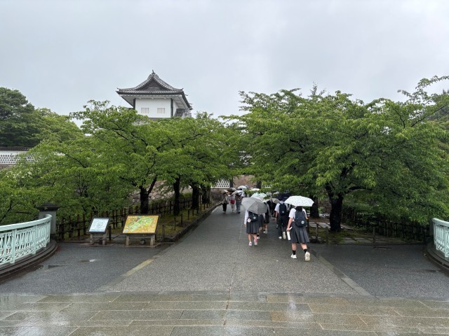 石川橋から入場