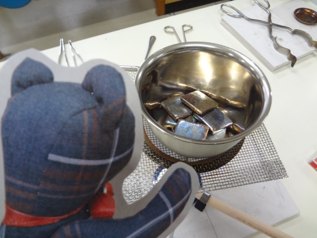 とける前のビスマスってこんな感じなんだね。