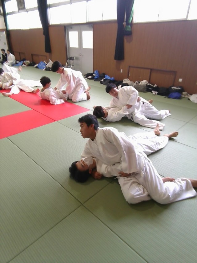 この足は返されるで