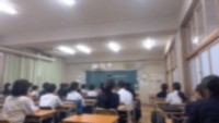 委員会を決めるために演説をする様子