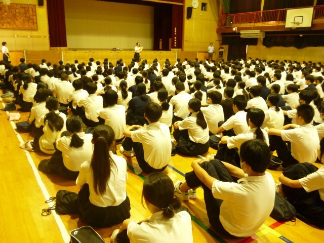 全校集会の様子