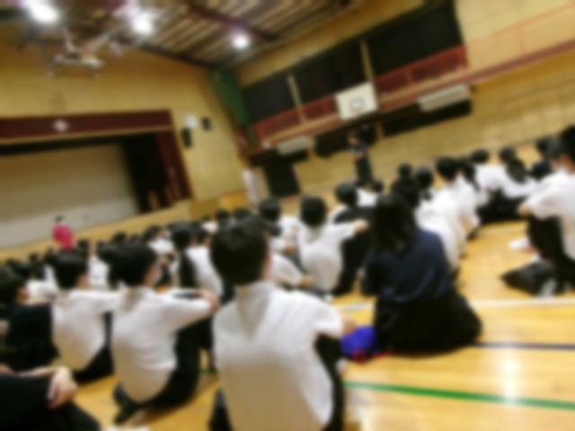 臨時の学年集会の様子