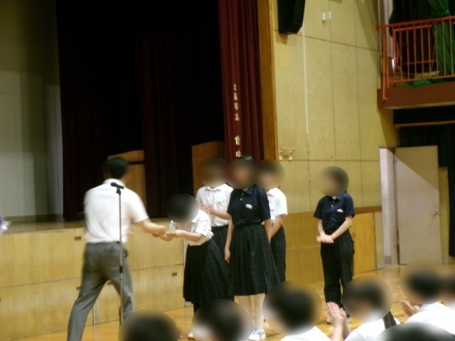 賞状伝達の様子