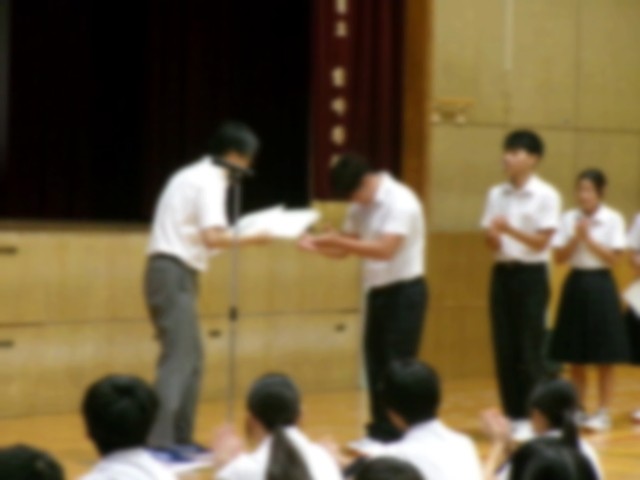 賞状伝達の様子