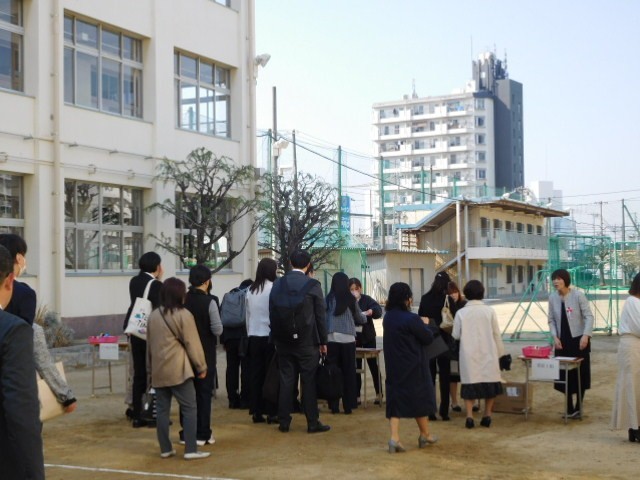 新１年生の保護者は卒業小学校別に出席届