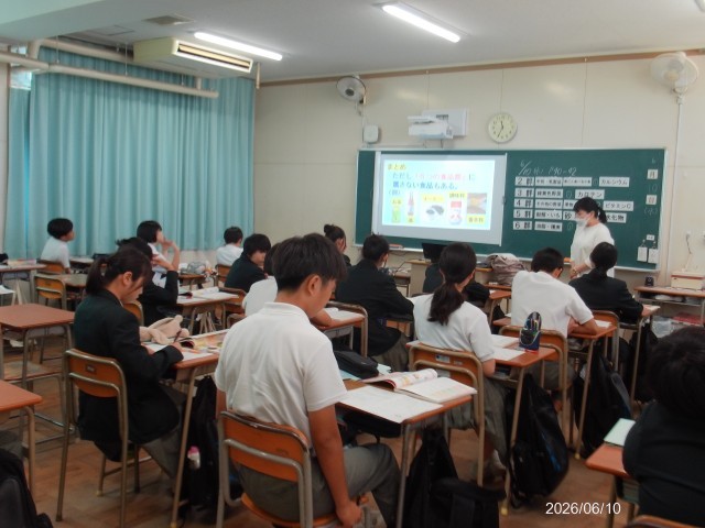 2年1組　家庭科の授業