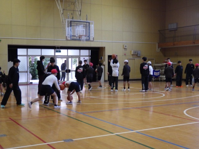 男子バスケットボール部の様子です。
