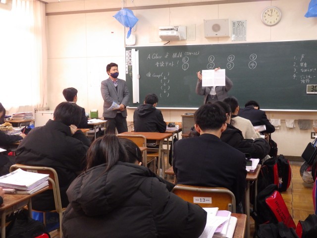 1組英語　C-NETの先生の授業です。