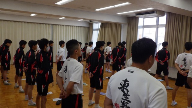 多目的室で男子