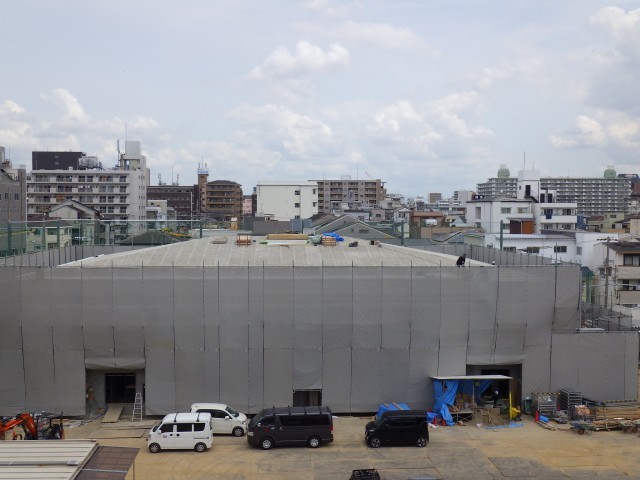 屋根が葺かれています