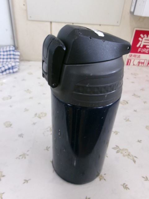 ②　水筒