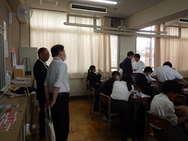 各クラスで各自が考えています