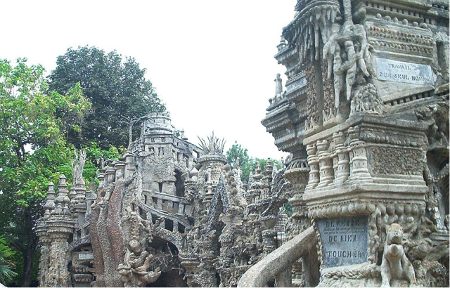 この建物は、たった一人の人が33年かけて作り上げました。