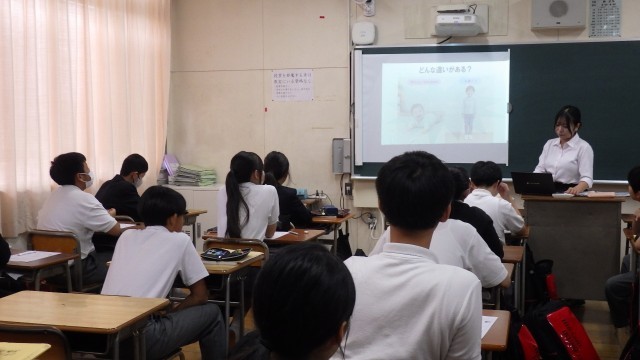 ２年家庭科、教育実習の先生の授業