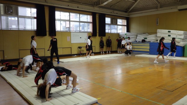 女子マット運動