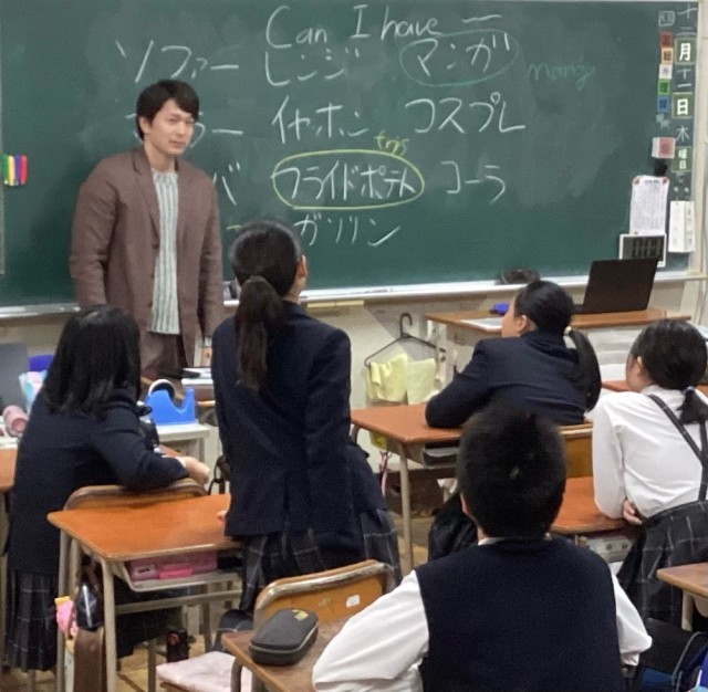 海外にも通じるカタカナ用語を当てる子どもたち