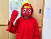 鬼役を演じた本校教員（アップ）