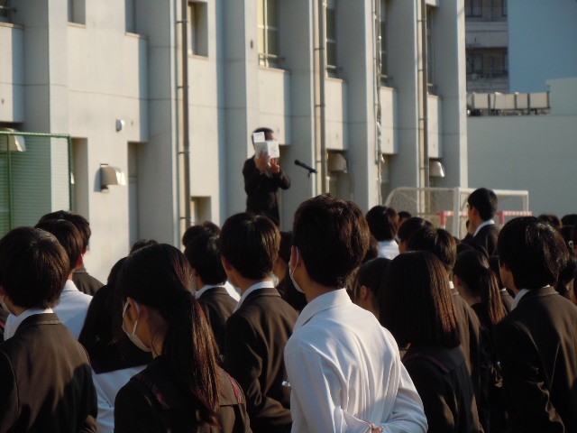 全校集会での説明