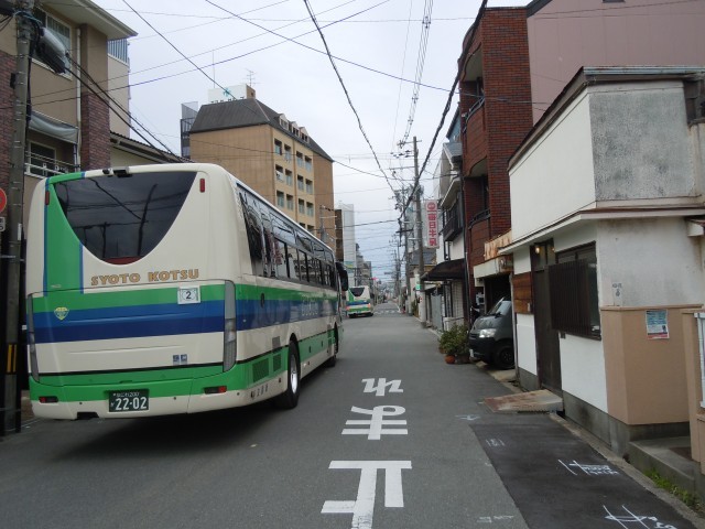 バスが行きます