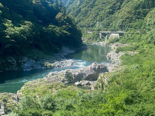 川
