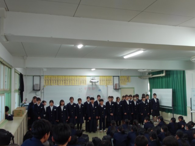 合唱「あなたに」　歌唱中の様子