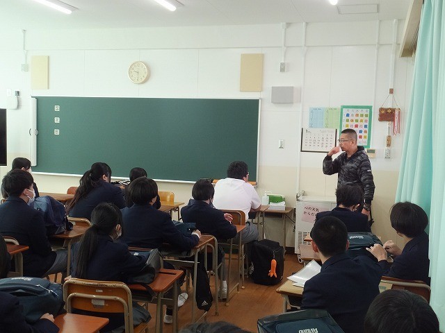 3年生　新しい教室での学活