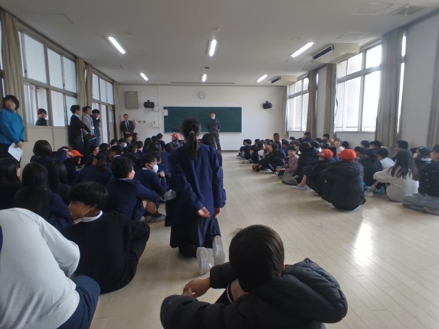 多目的室に集合の様子